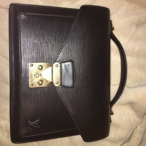 Epi Monceau open to trades!